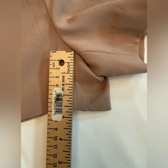 Aritzia Babaton Pleated Mid-Thigh Shorts Size 2 $50 - Picture 5 of 12